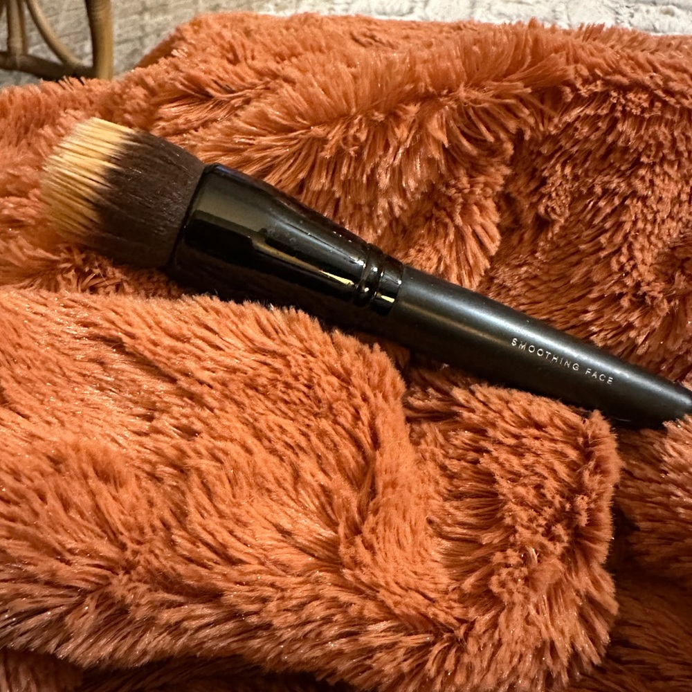 Bare Minerals Smoothing Face brush, has been cleaned and sanitized.